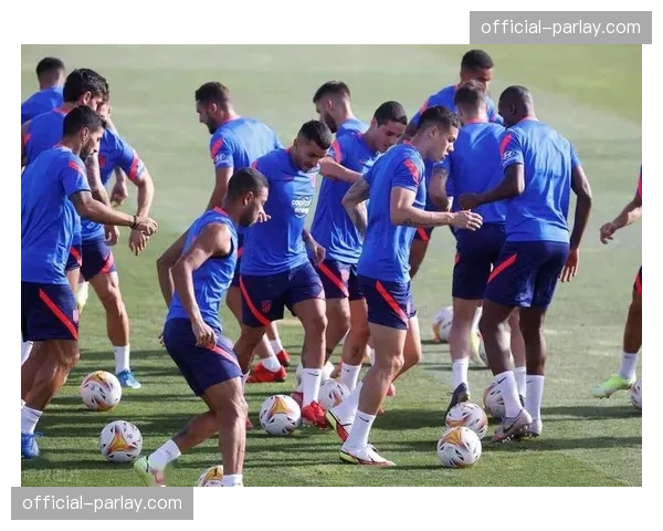 马竞防守体系解析：四后卫阵型根据对手进攻方式调整区域防守策略